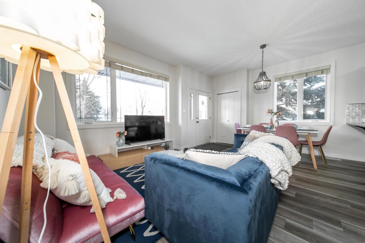 Mediterranean Retreat - King Bed - Fireplace - Jacuzzi - Fast Wi-Fi - Games Room - Free Parking & Netflix إيدمونتون المظهر الخارجي الصورة